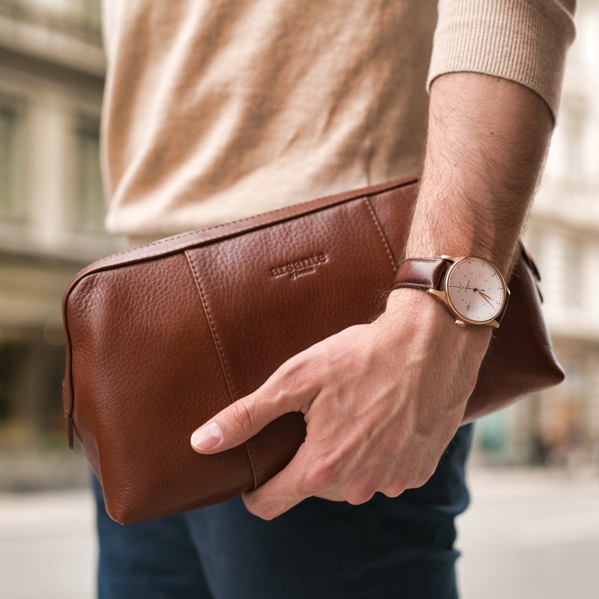 Keep your bathroom essentials secure with the Arsante toilet bag.