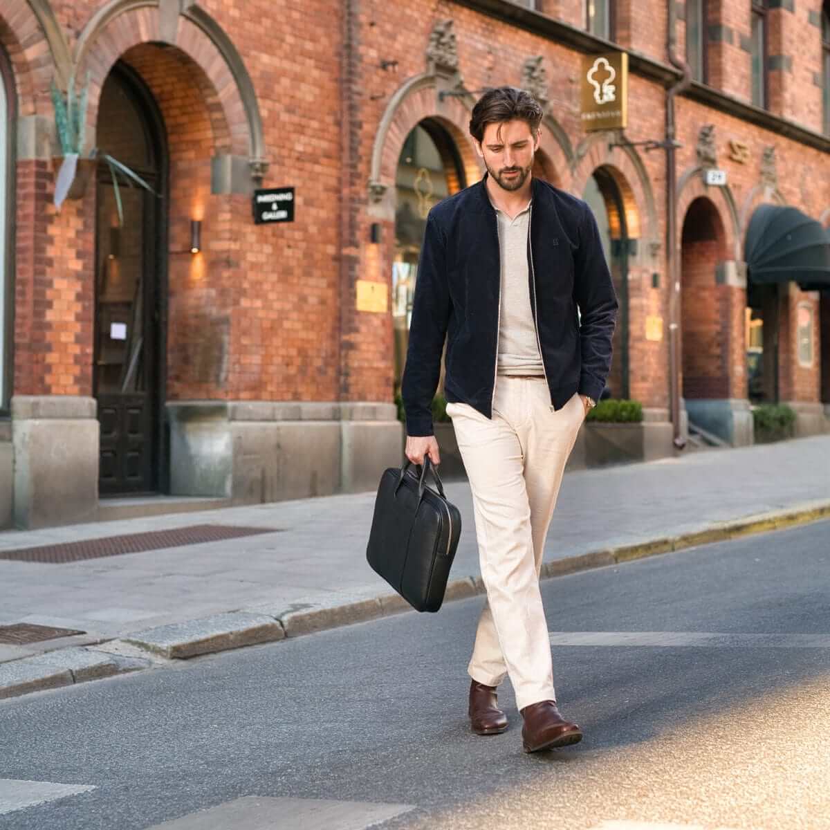 Elegant Scandinavian design of the Arsante Classic Briefcase, featuring ergonomic handles and a curved silhouette for a sophisticated look.