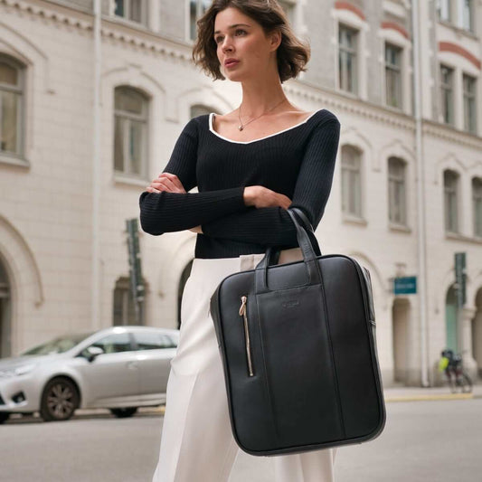 A luxurious handmade leather unisex tote bag from Arsante, the Iconic Tote Bag features a timeless and classic aesthetic, perfect for any occasion.